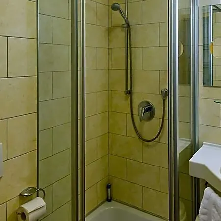 Szálloda Schwarzwald-hotel Kraeutle 3*