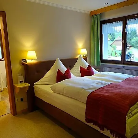 Szálloda Schwarzwald-hotel Kraeutle Hinterzarten